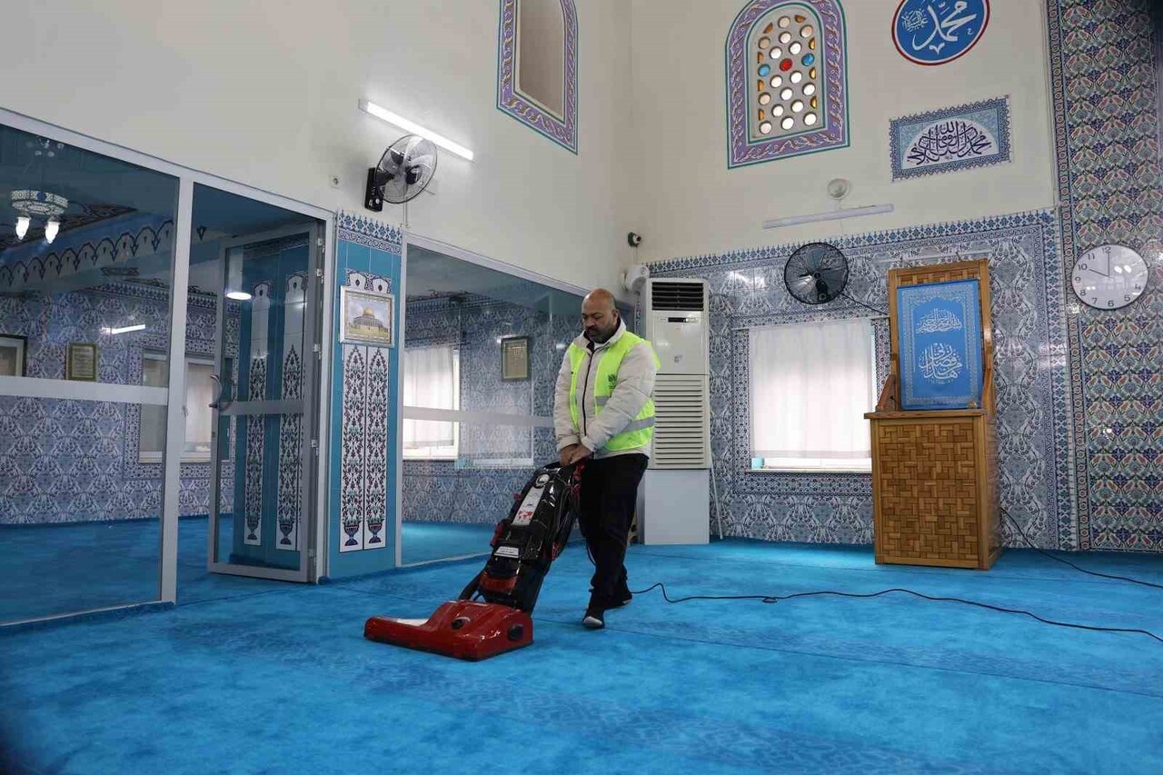 YUNUSEMRE BELEDİYESİ, VATANDAŞLARIN DAHA TEMİZ VE HUZURLU BİR ORTAMDA İBADETLERİNİ...