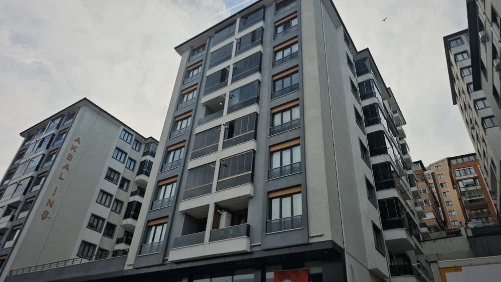 ZONGULDAK'TA 85 YAŞINDAKİ FATİME KÜÇÜKKAYA, DÖRDÜNCÜ KATTAKİ EVİNİN BALKONUNDAN ZONGULDAK BELEDİYE...