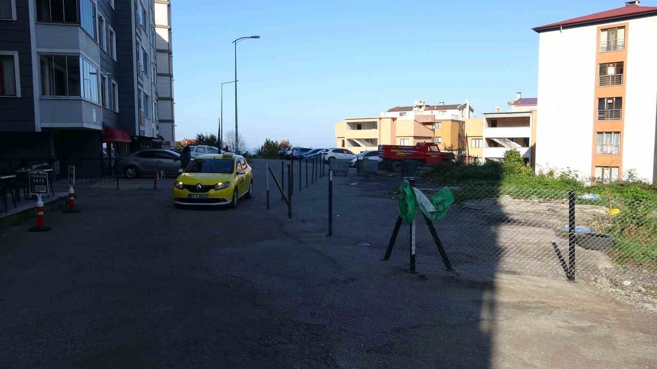 ZONGULDAK'TA BİR VATANDAŞ, BELEDİYE TARAFINDAN YOL ÇALIŞMASI YAPILAN VE KAMULAŞTIRMA BEDELİ TESPİT...