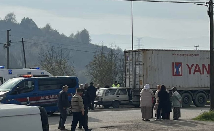 ZONGULDAK-DÜZCE BAĞLANTI YOLUNDA PARK HALİNDEKİ TIRA ARKADAN ÇARPAN OTOMOBİLDE BULUNAN 2 KİŞİ...