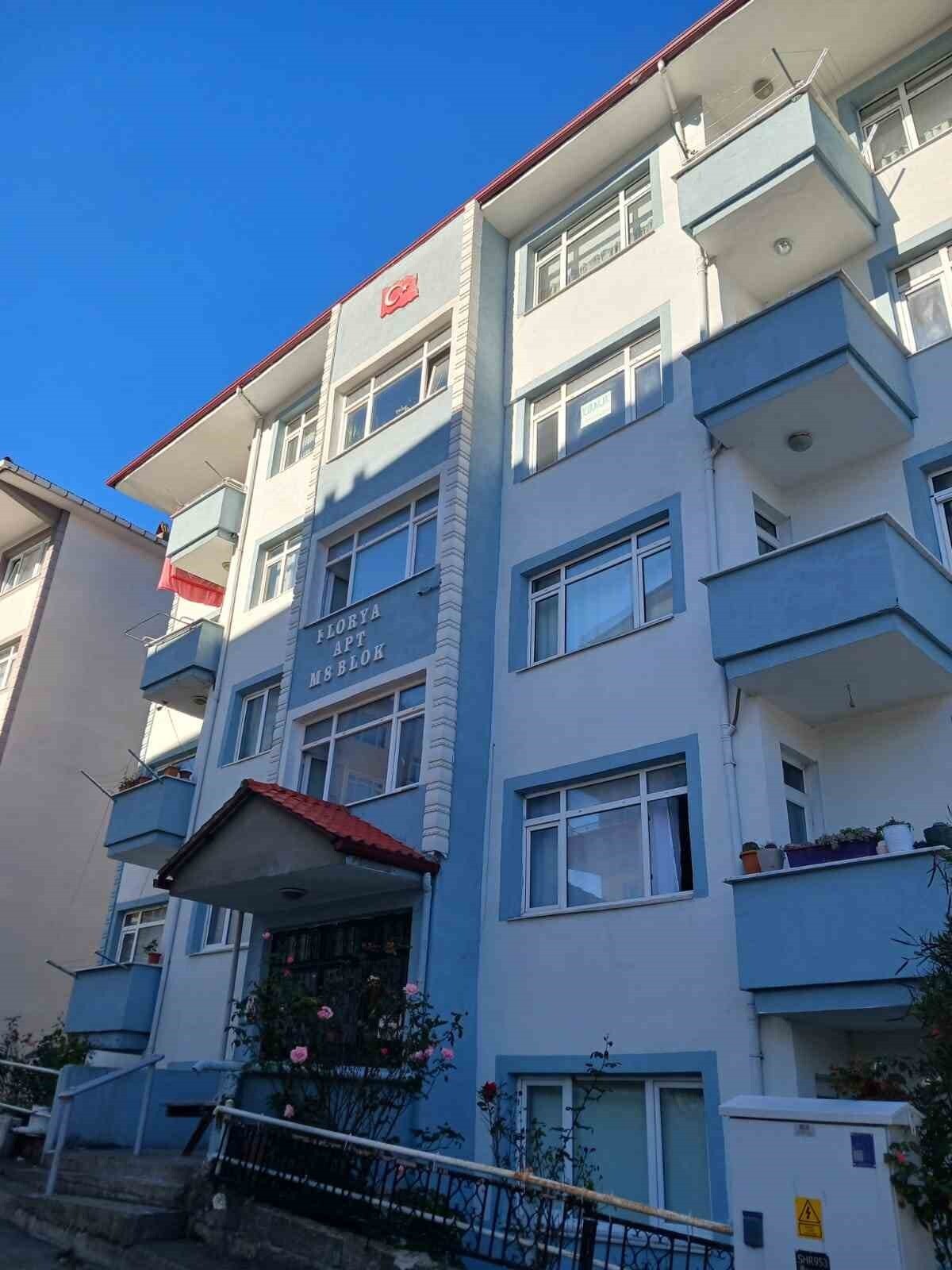 ZONGULDAK (İHA) - ZONGULDAK'IN ALAPLI'DA BALKONA BIRAKILAN PELET SOBA KÜLÜ NEDENİYLE YANGIN ÇIKTI....