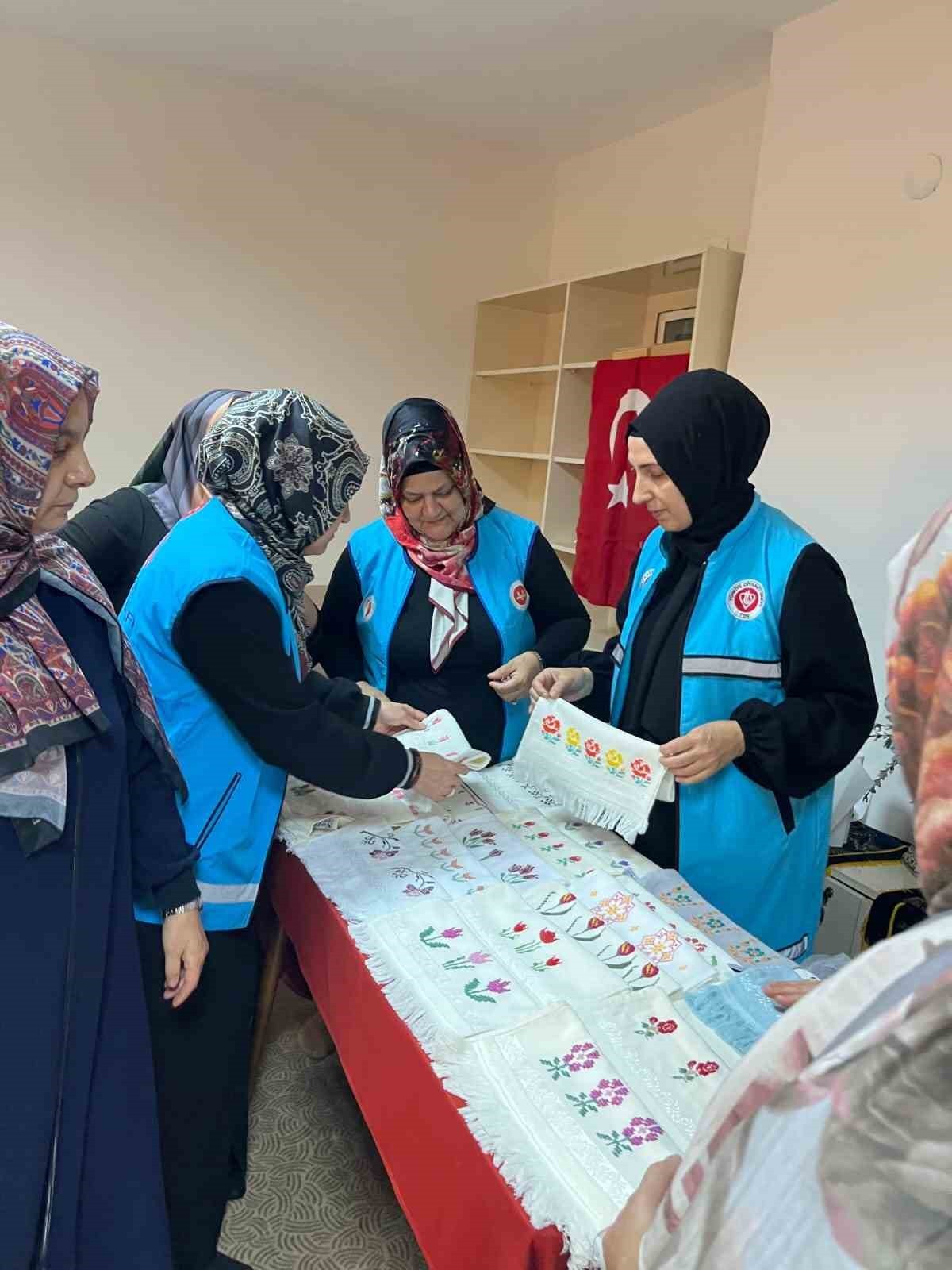 ZONGULDAK İL MÜFTÜLÜĞÜ'NE BAĞLI TÜRKİYE DİYANET VAKFI (TDV) KADIN KOLLARI, YÜRÜTTÜĞÜ "İLMEK İLMEK...