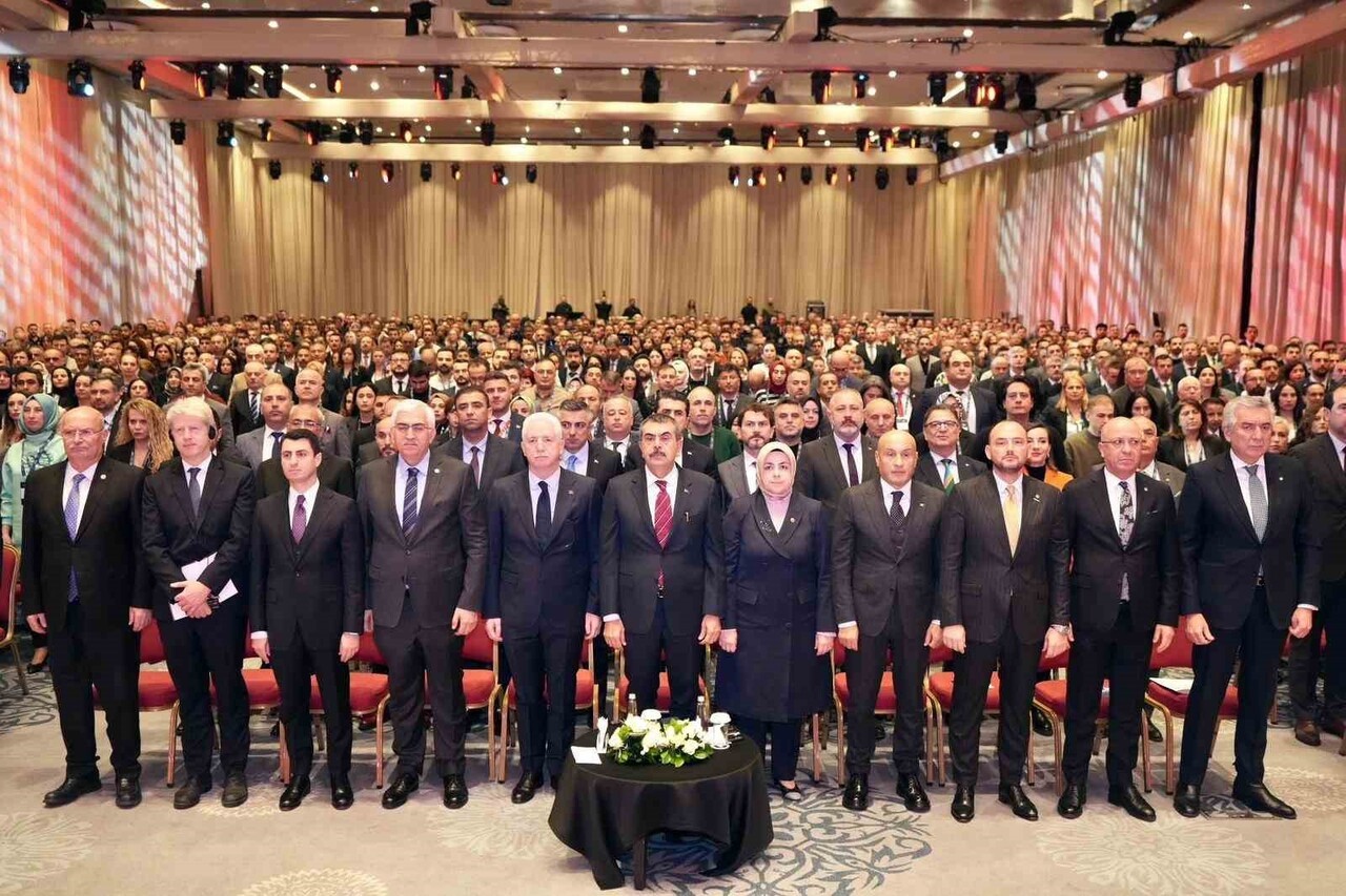 'TÜRKİYE YÜZYILI MESLEKİ VE TEKNİK EĞİTİM ZİRVESİ' BAŞLADI