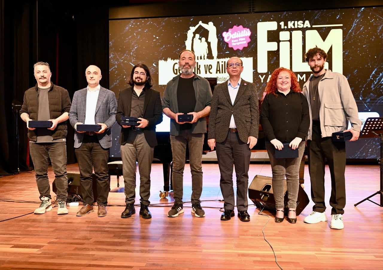 1.KISA FİLM YARIŞMASININ ÖDÜLLERİ MUHTEŞEM BİR TÖRENLE SAHİPLERİNİ BULDU