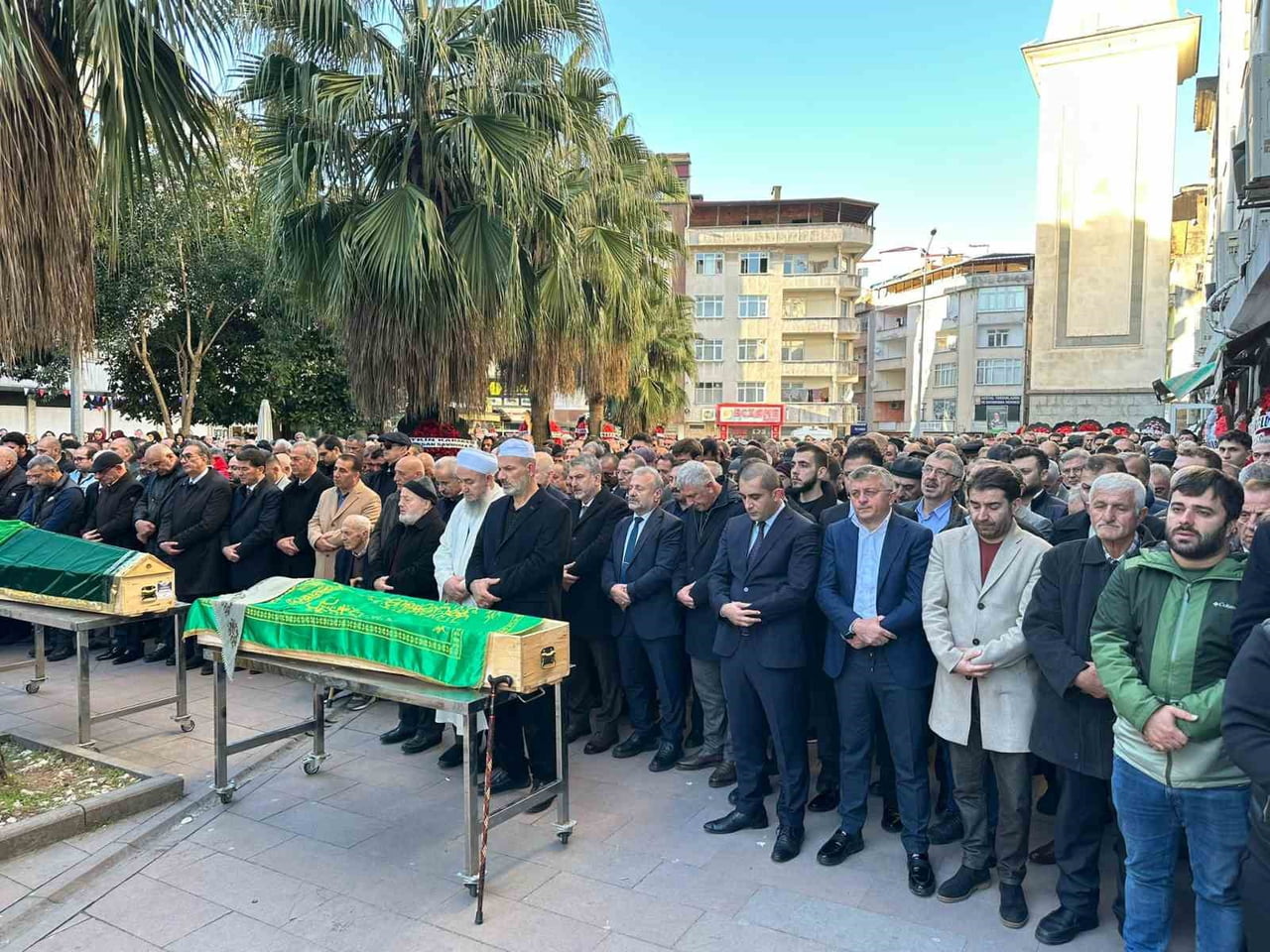 1. LİG KULÜPLER BİRLİĞİ VE İSTANBULSPOR A.Ş. KULÜBÜ BAŞKANI ECMEL FAİK SARIALİOĞLU’NUN ANNESİ...