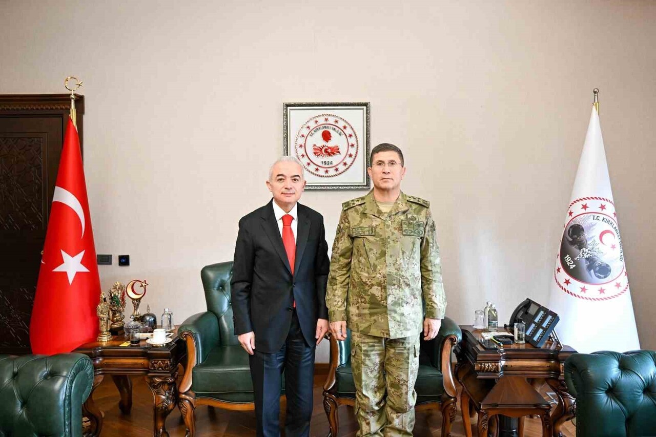 1. ORDU KOMUTANI ORGENERAL BAHTİYAR ERSAY, KIRKLARELİ VALİSİ UĞUR TURAN İLE VALİLİK MAKAMINDA...