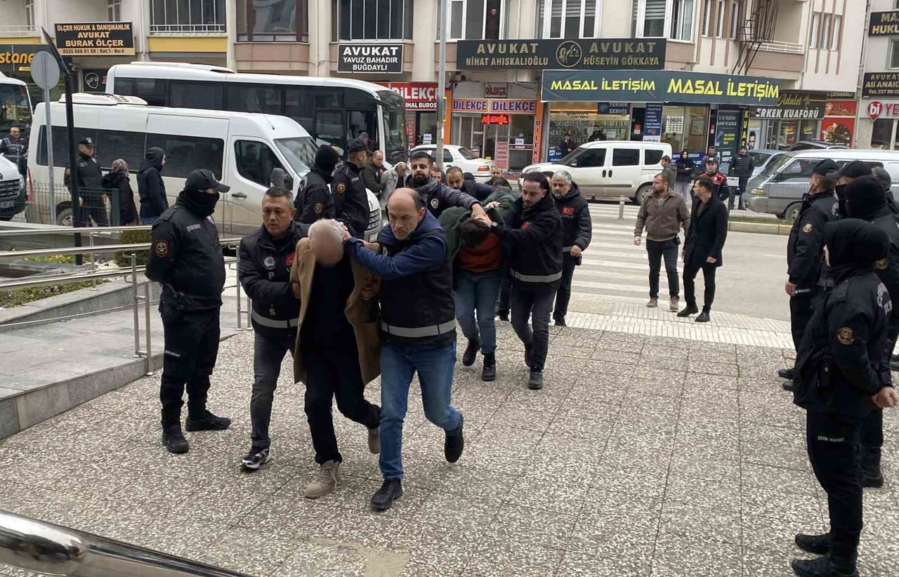 14 KİŞİ GÖZALTINA ALIND