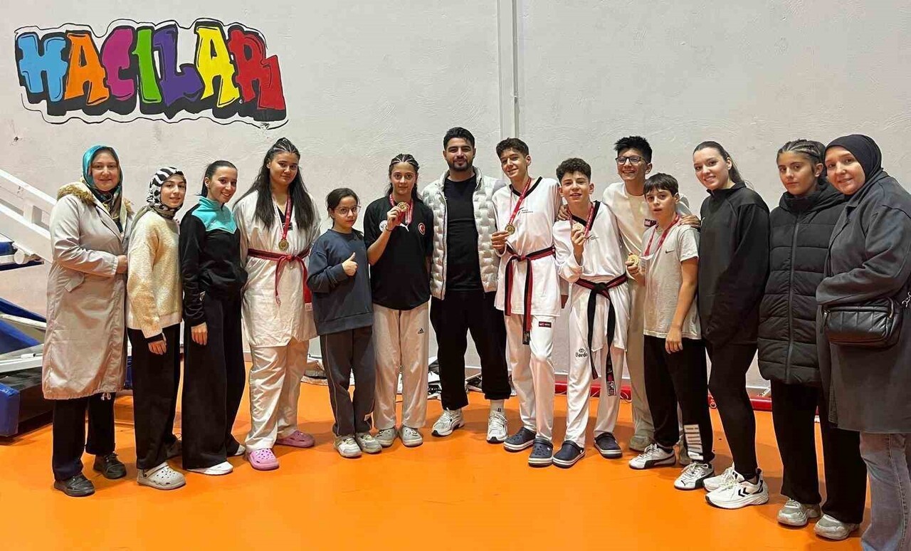 24 KASIM ÖĞRETMENLER GÜNÜ NEDENİYLE DÜZENLENEN TAEKWONDO TURNUVASI'NDA YAYTANSAY KULÜBÜ 10 MADALYA...