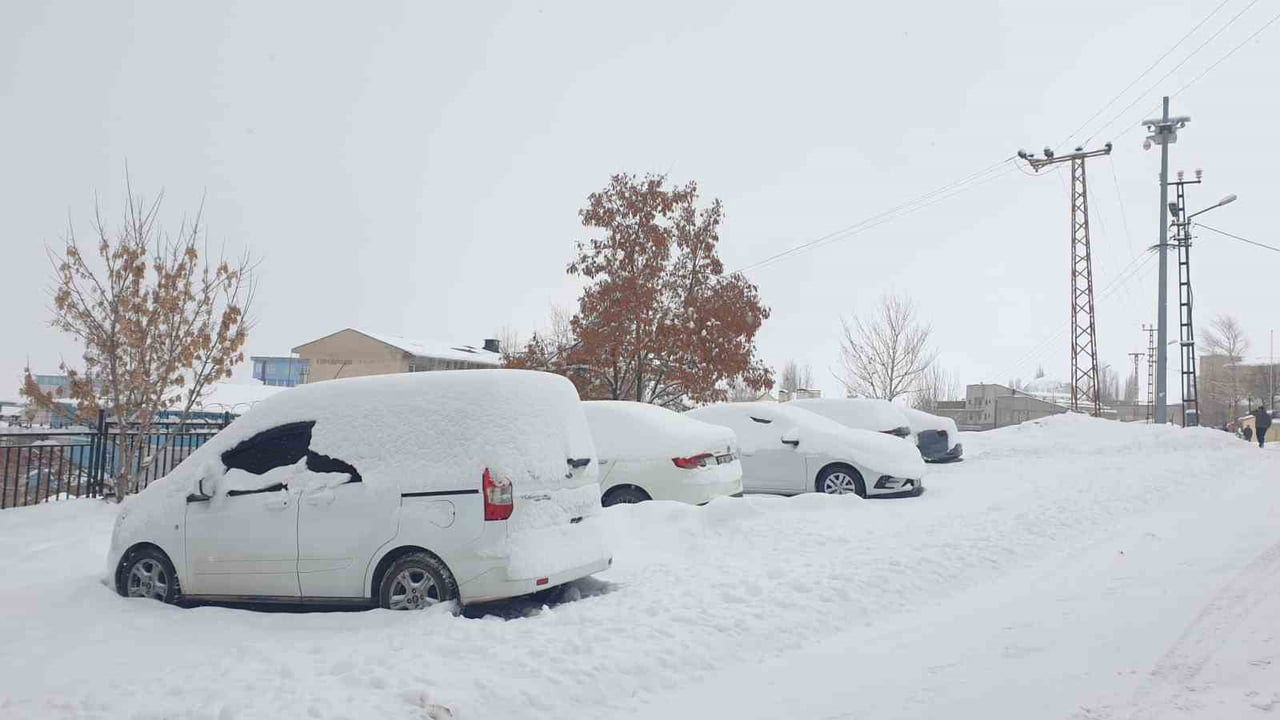 2400 RAKIMLA TÜRKİYE’NİN EN YÜKSEK İLÇESİ OLAN VAN’IN BAŞKALE İLÇESİNDE BU YIL KIŞ ÇOK SERT...