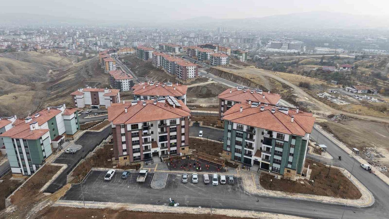 6 ŞUBAT 2023 KAHRAMANMARAŞ DEPREMLERİNDEN ETKİLENEN ELAZIĞ'DA, KENTSEL ALANDA 12 BİN 326 KONUT...