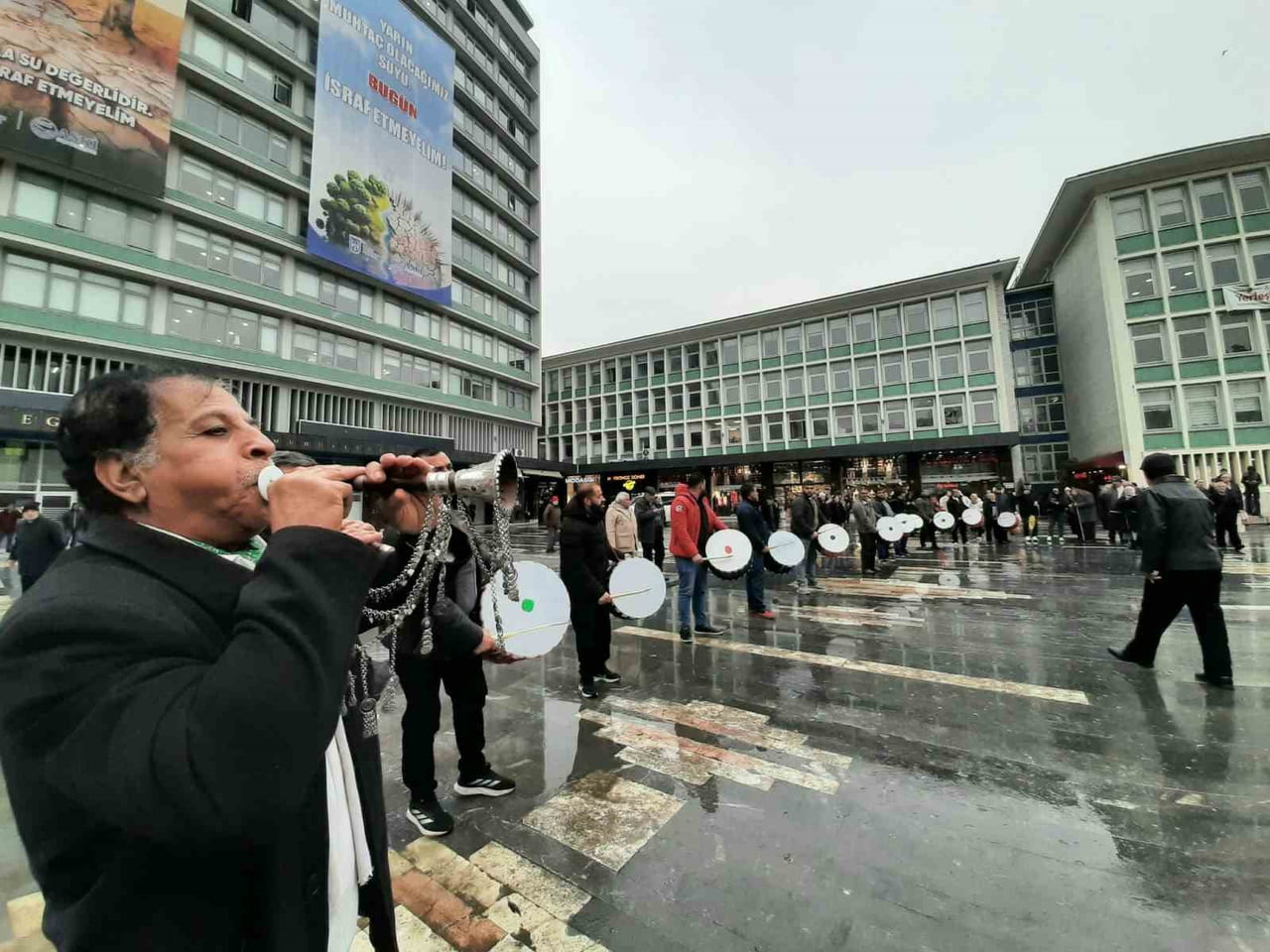 ABDALLAR DOMLAR BİRLİĞİ FEDERASYONU ANKARA ULUS MEYDANI ZAFER ANITI ÖNÜNDE KURULUŞ VE TANITIM...