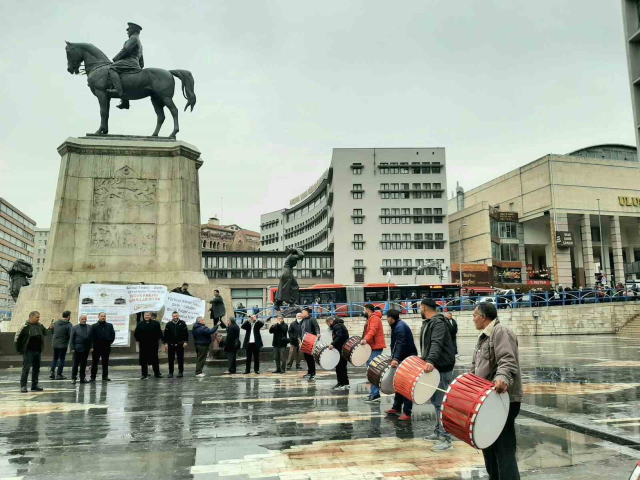 ABDALLAR DOMLAR BİRLİĞİ FEDERASYONU ANKARA ULUS MEYDANI ZAFER ANITI ÖNÜNDE KURULUŞ VE TANITIM...