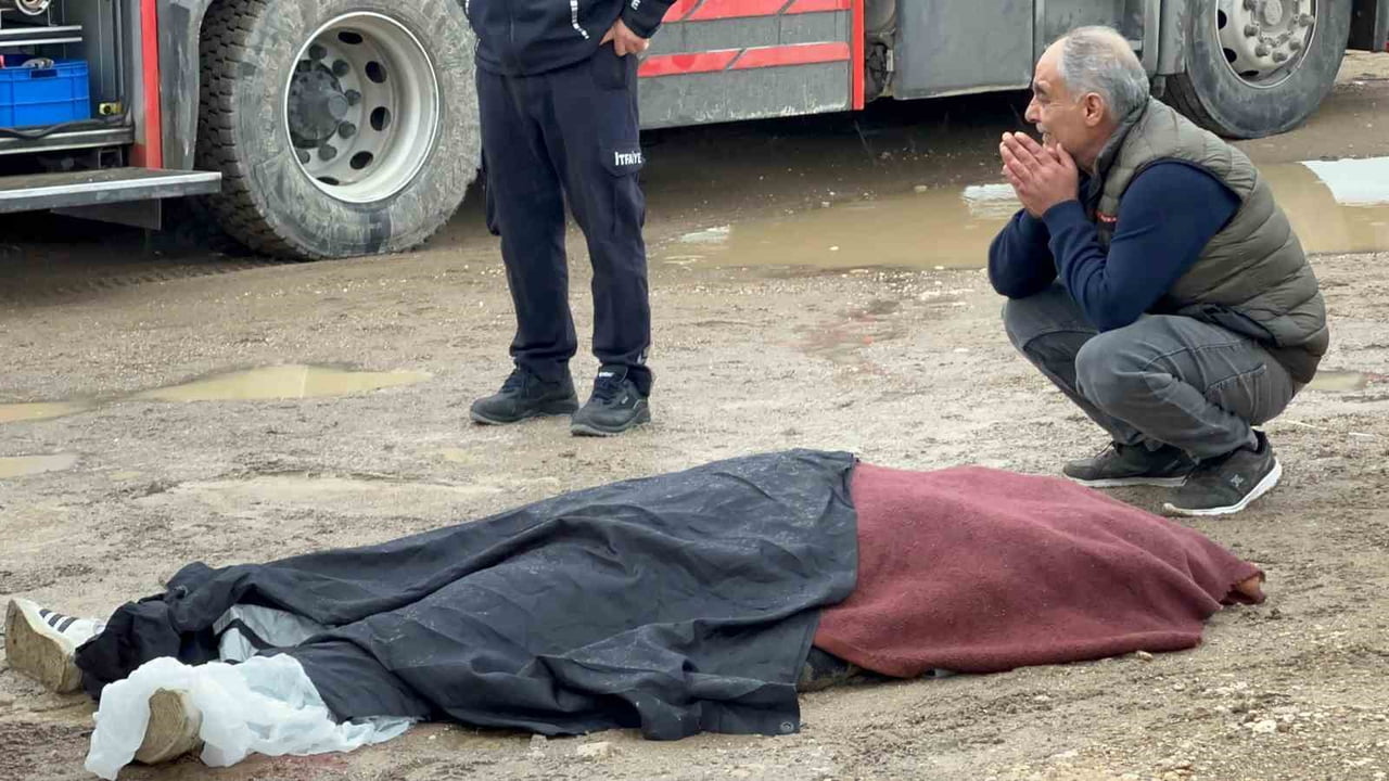 ACILI AMCA YEGENİNİN CESEDİNİN BAŞINDA GÖZYAŞI DÖKTÜ