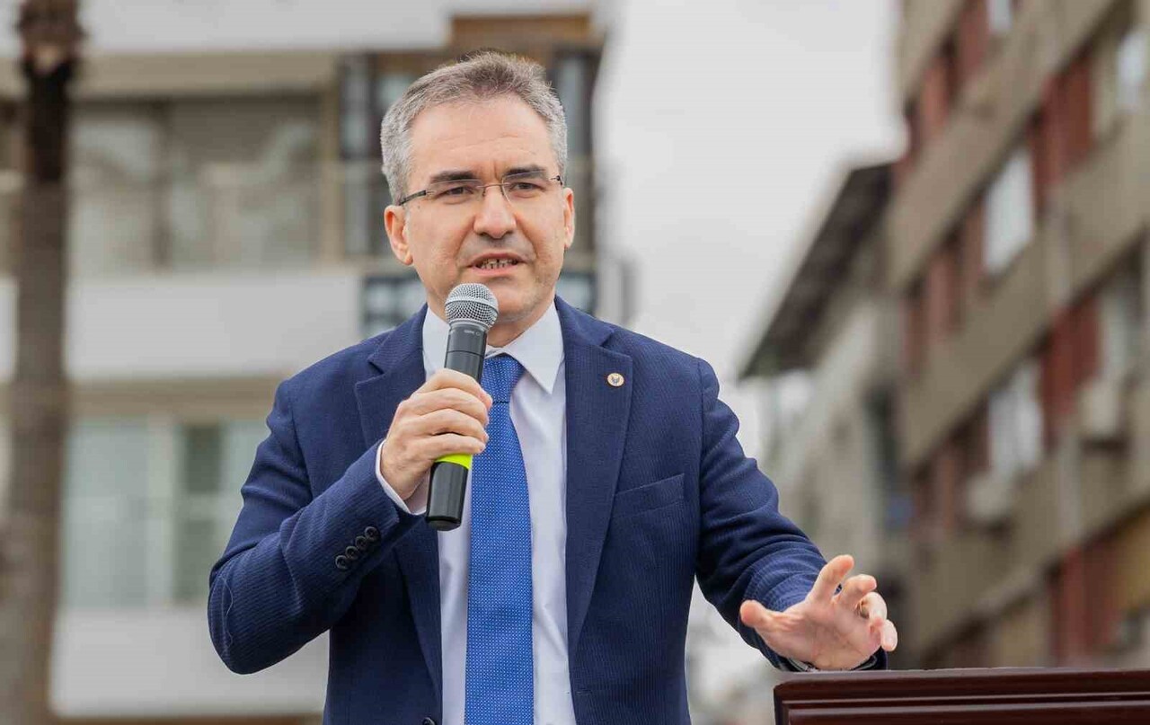 AÇILIŞ KONUŞMASINI YAŞAR ÜNİVERSİTESİ REKTÖR YARDIMCISI PROF. DR. YİĞİT KAZANÇOĞLU...