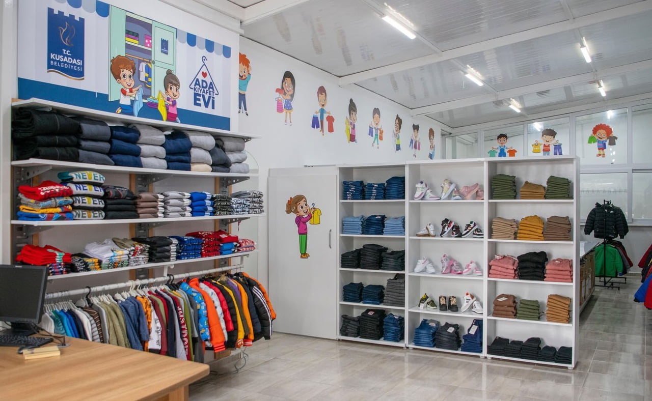 ADA KIYAFET EVİ KUŞADASI'NDA DAYANIŞMANIN ÖRNEĞİ OLUYOR