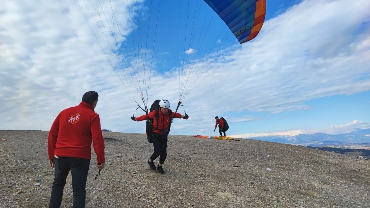 ADANA'DA YAŞAYAN 35 YAŞINDAKİ SEREBRAL PALSİ HASTASI ERGİN YAVUZER, RÜYASINDA KENDİNİ UÇARKEN...