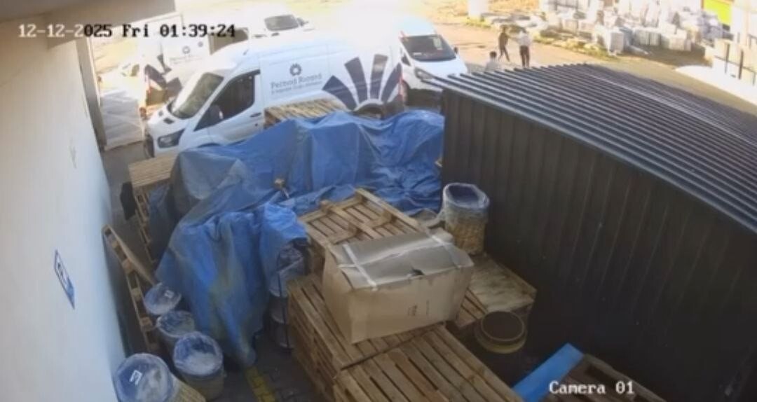 ADANA’DA BİR KİŞİNİN BIÇAKLANARAK ÖLDÜRÜLDÜĞÜ OLAYIN GÜVEN KAMERASI KAYITLARI ORTAYA...