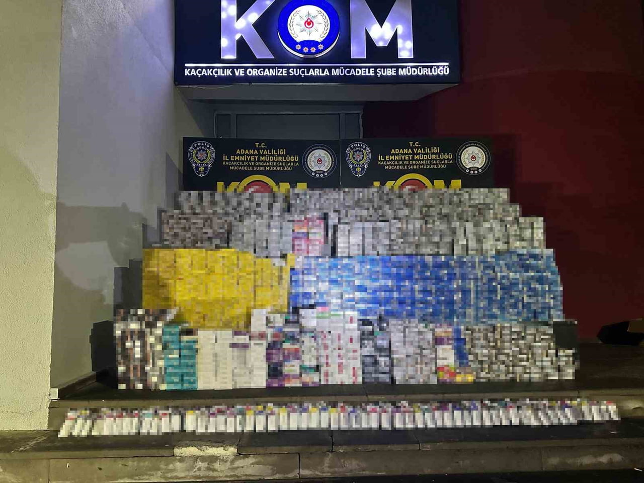 ADANA’DA BİR TIRDA 16 BİN PAKET GÜMRÜK KAÇAĞI SİGARA ELE GEÇİLİRKEN OLAYLA İLGİLİ 1 KİŞİ...