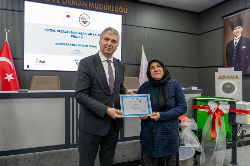 ADANA’DA "KIRSAL DEZAVANTAJLI ALANLAR KALKINMA PROJESİ" KAPSAMINDA 16’SI KADIN 32 ÇİFTÇİYE YÜZDE...