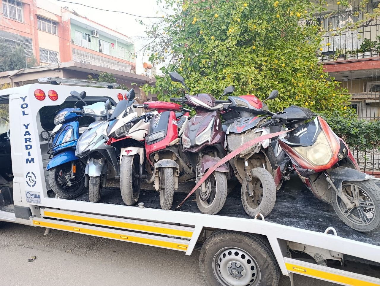 ADANA’DA TRAFİK POLİSLERİ TARAFINDAN YAPILAN DENETİMLERDE 1064 MOTOSİKLET KONTROL EDİLİRKEN, 433...
