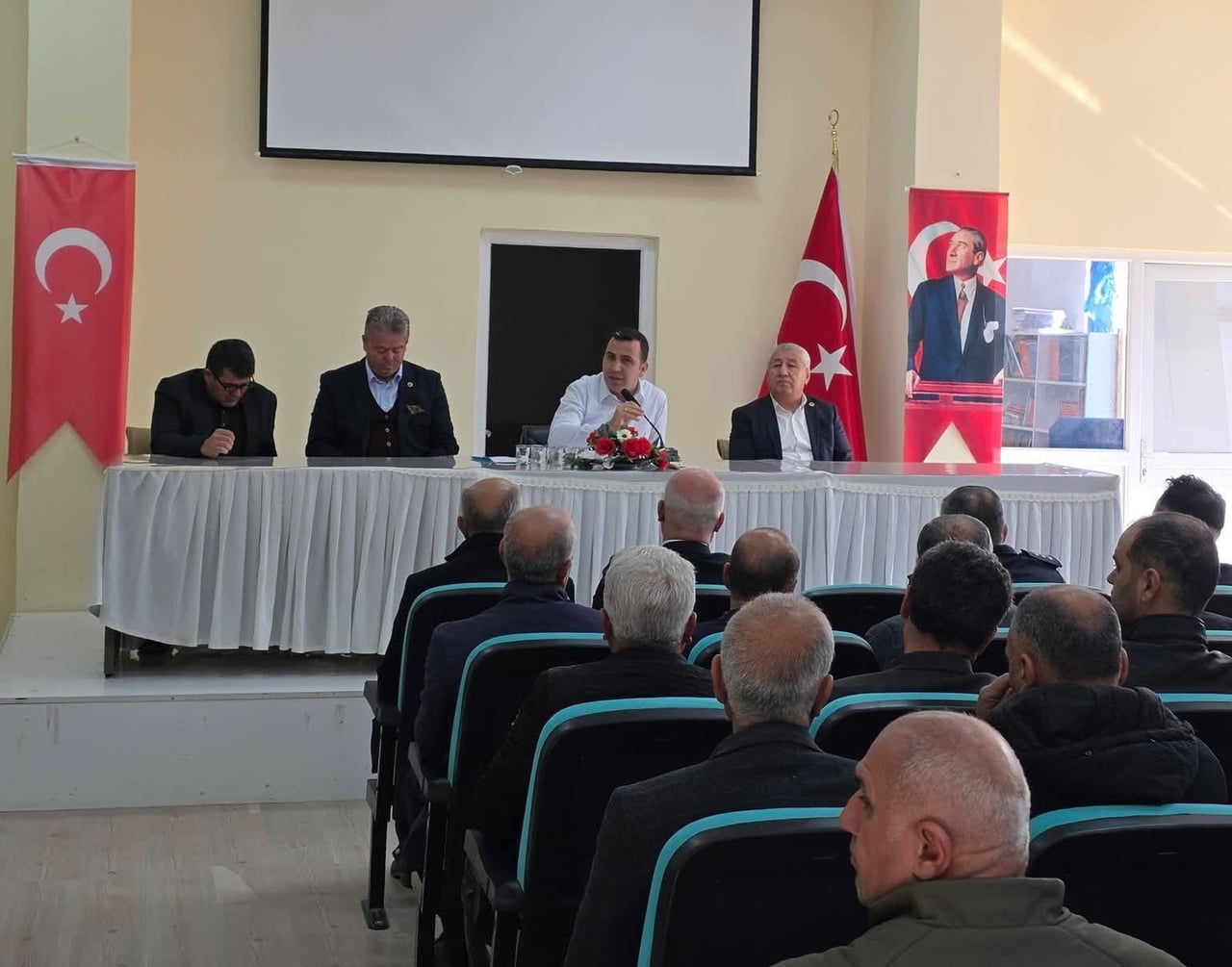 ADIYAMAN'IN GÖLBAŞI İLÇESİNDE İLÇE KAYMAKAMININ BAŞKANLIĞINDA YILSONU DEĞERLENDİRME TOPLANTISI...