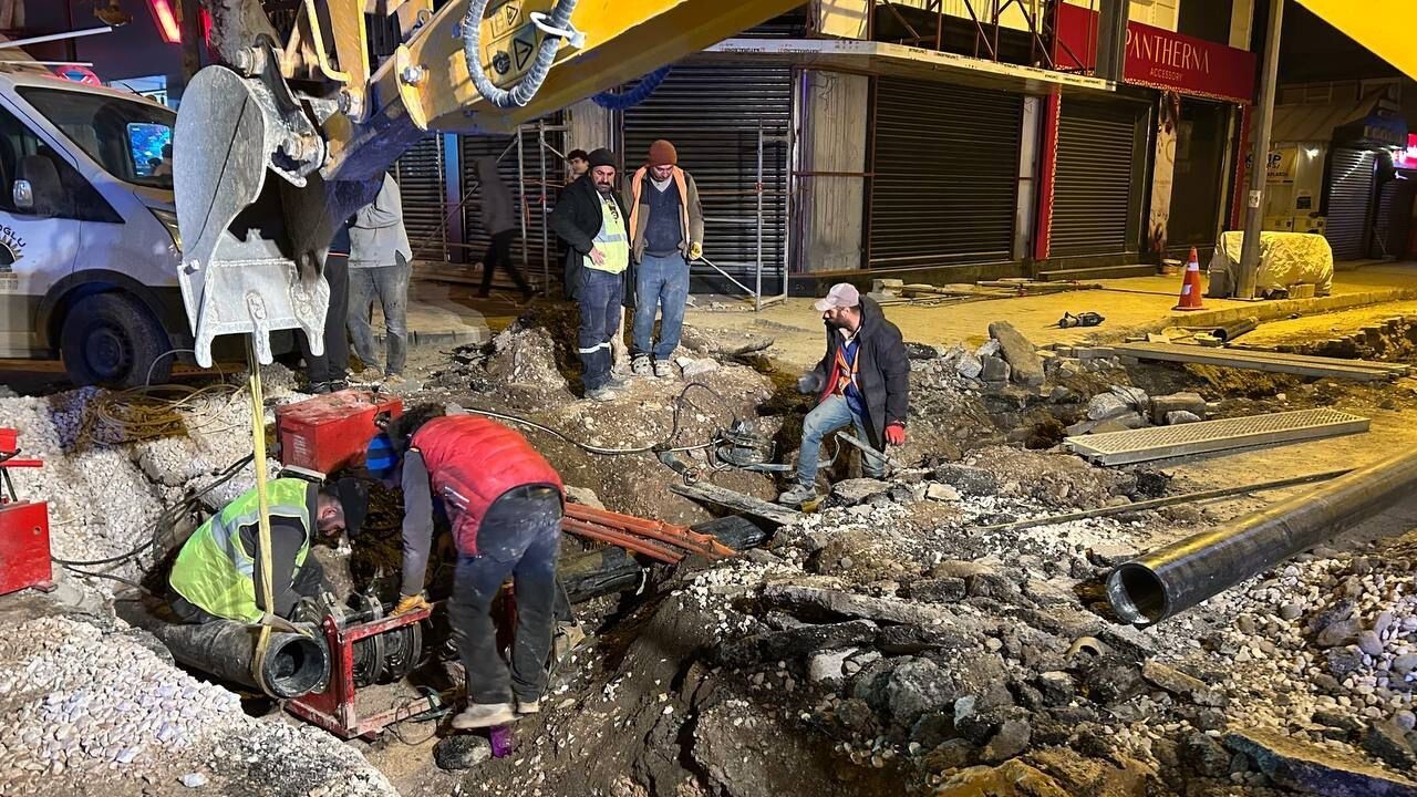 ADIYAMAN BELEDİYESİ 262 SOKAK VE 21 CADDEDE ALTYAPI YENİLEME İLE ASFALT SERİMİ İŞLEMLERİNİ...