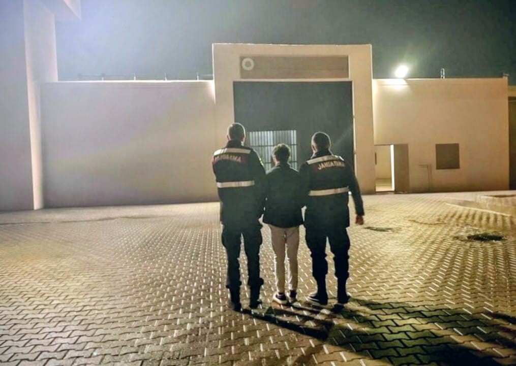 ADIYAMAN’DA, 25 YIL 6 AY HAPİS CEZASI BULUNAN 1 ŞAHIS YAKALANDI.