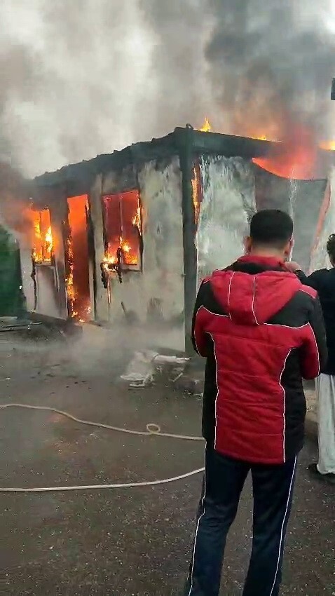 ADIYAMAN’DA, BİR KONTEYNER ALEV ALEV YANARAK KULLANILAMAZ HALE GELDİ.