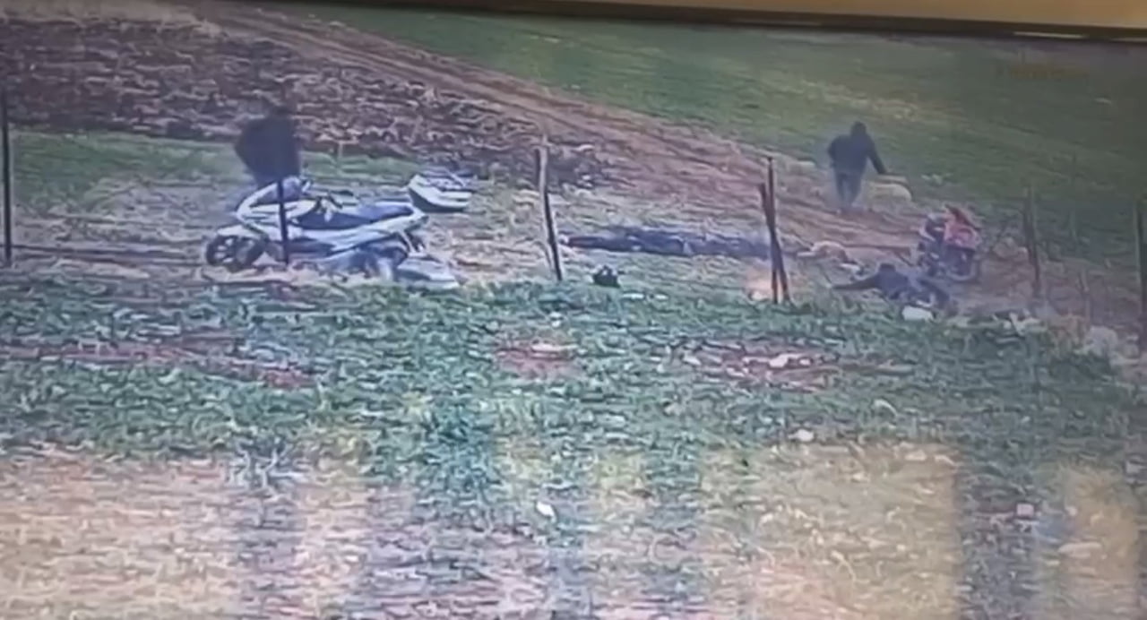 ADIYAMAN’DA, MADDE ALDIKLARI İDDİA EDİLEN 6 ARKADAŞIN TEK TEK YERE YIĞILIP SÜRÜNDÜĞÜ ANLAR...