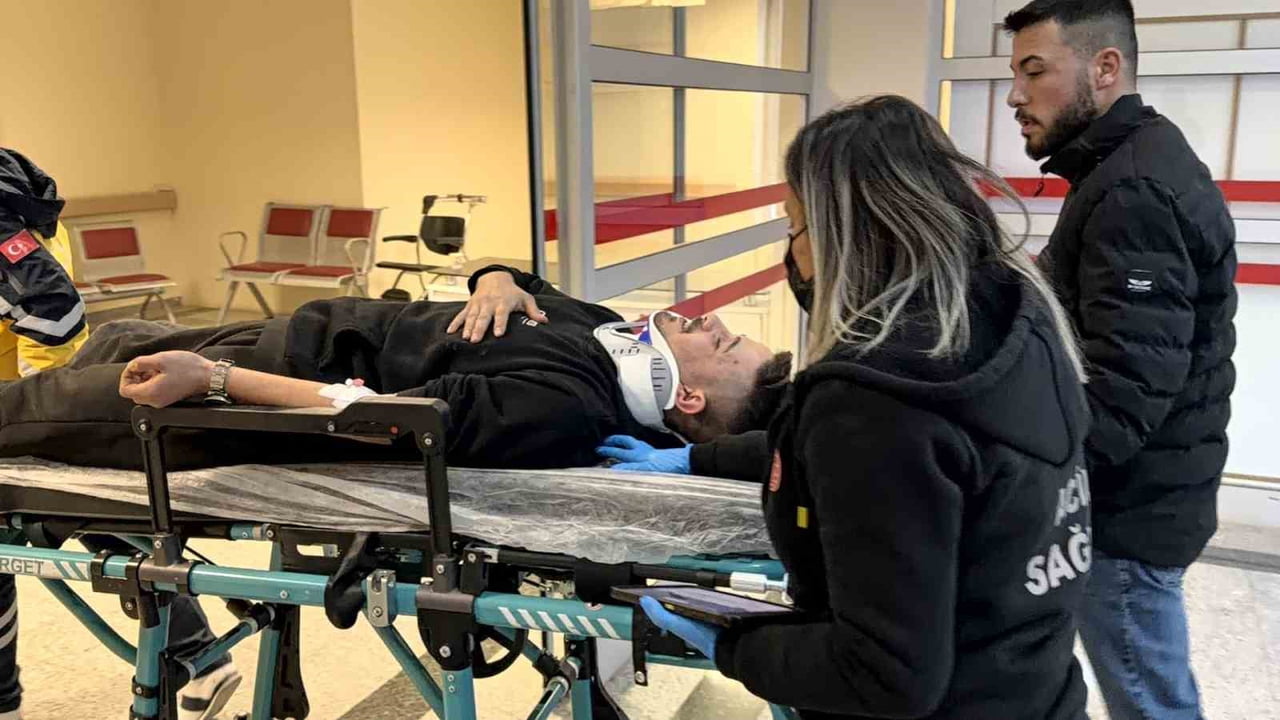 ADIYAMAN’DA OTOMOBİL İLE KEPÇENİN ÇARPIŞMASI SONUCU 5 KİŞİ ÖLÜMDEN DÖNDÜ. KAZADA 2 KİŞİ...