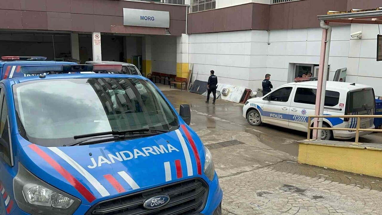 ADIYAMAN’DA OTURDUKLARI EVİN BALKONUNDAN DÜŞEN YAŞLI ADAM HAYATINI KAYBETTİ.