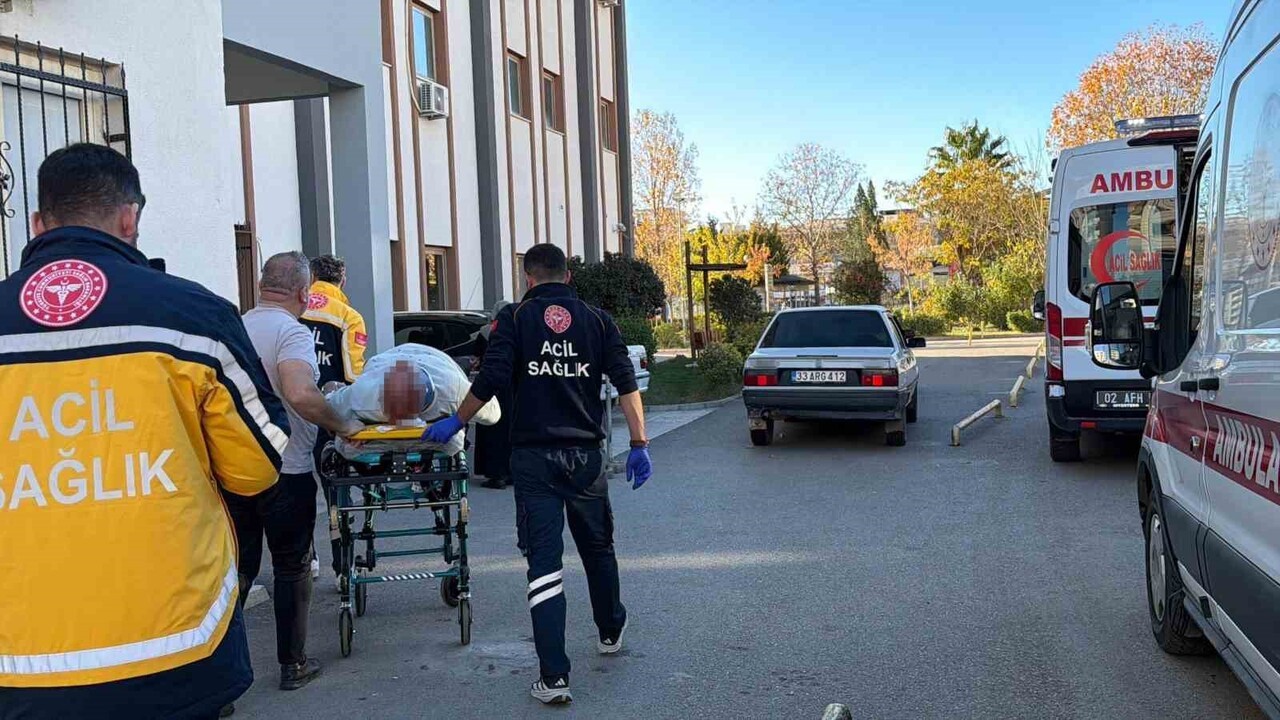 ADIYAMAN’DA YOLCU MİNİBÜSÜ İLE OTOMOBİLİN ÇARPIŞMASI SONUCU 5 KİŞİ YARALANDI.