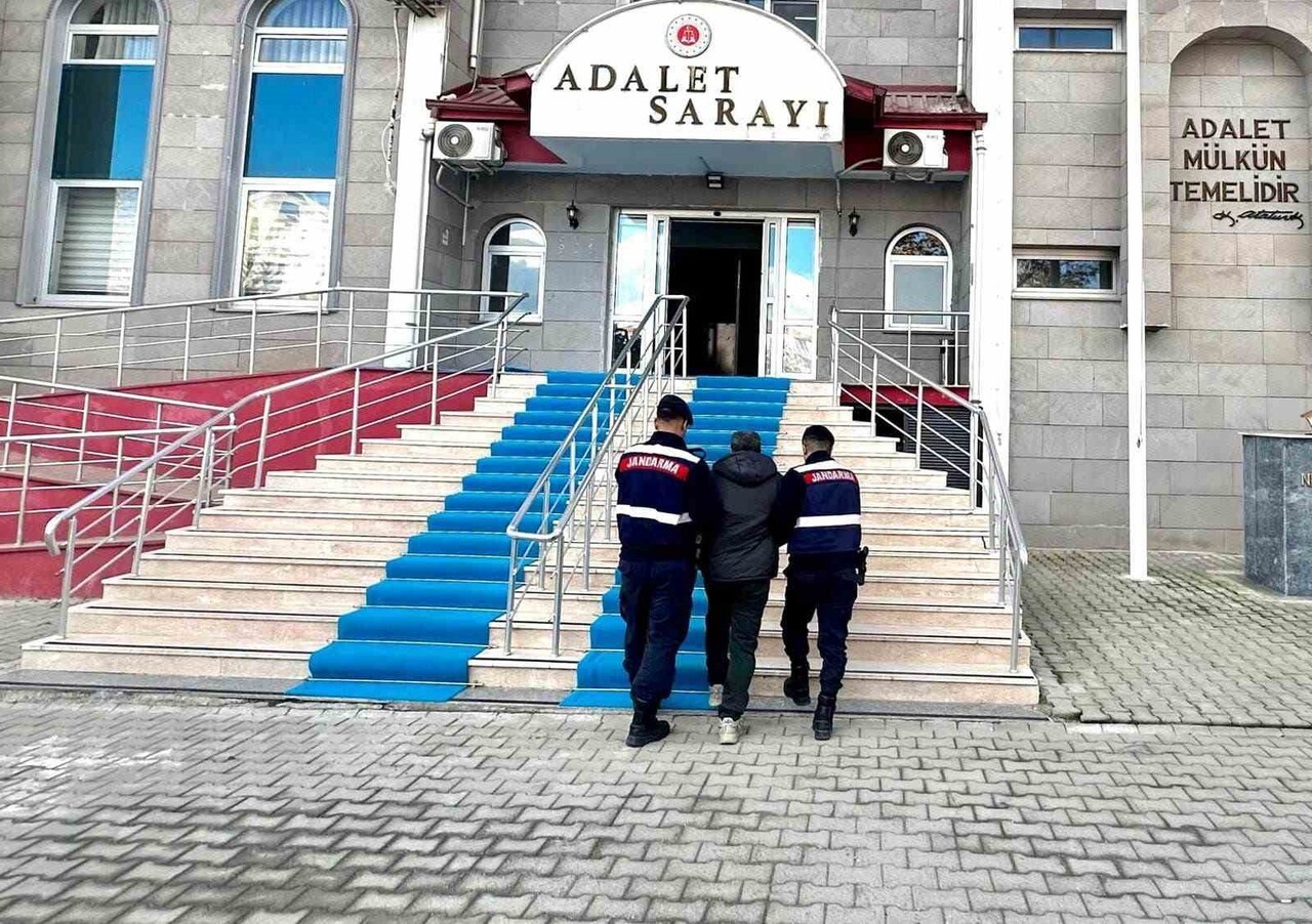 ADIYAMAN İL JANDARMA KOMUTANLIĞI EKİPLERİNCE, ARANAN ŞAHISLARIN YAKALANMASINA YÖNELİK YÜRÜTÜLEN...