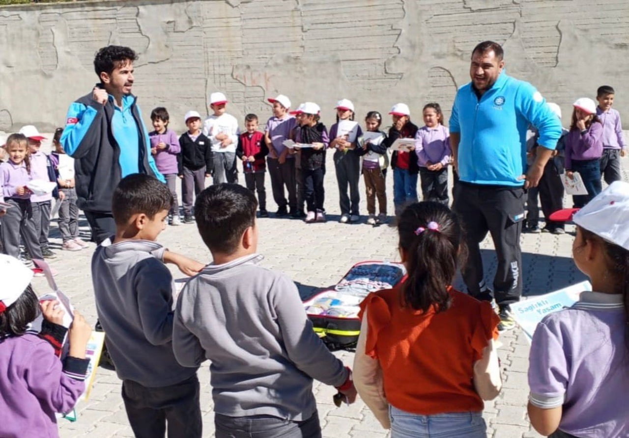 ADIYAMAN İL SAĞLIK MÜDÜRLÜĞÜ TARAFINDAN YÜRÜTÜLEN "SAĞLIKLI ÇOCUK, SAĞLIKLI GELECEK" PROGRAMI...