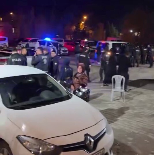 ADIYAMAN’IN KAHTA İLÇESİNDE BİR DÜĞÜN TÖRENİNDE MEYDANA GELEN KAVGADA 3 KİŞİ...