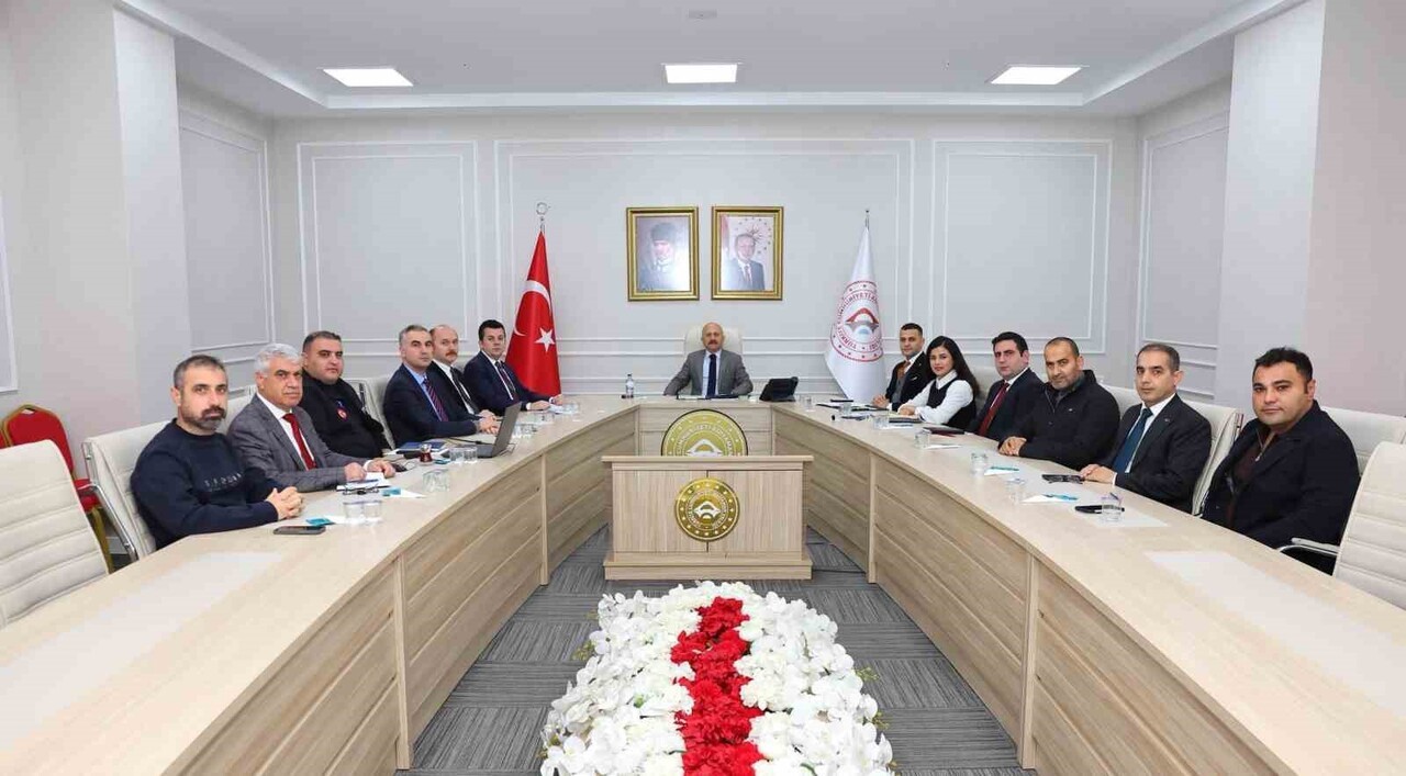 ADIYAMAN VALİSİ OSMAN VAROL BAŞKANLIĞINDA VALİ YARDIMCILARI DEĞERLENDİRME TOPLANTISI...