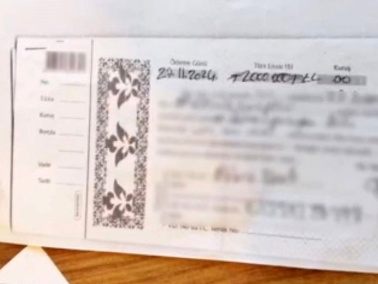 ADRESLERDE YAPILAN ARAMALARDA 24 ADET ÇEK, 3 ADET BONO VE 11 ADET SENET ELE GEÇİRİLDİ.