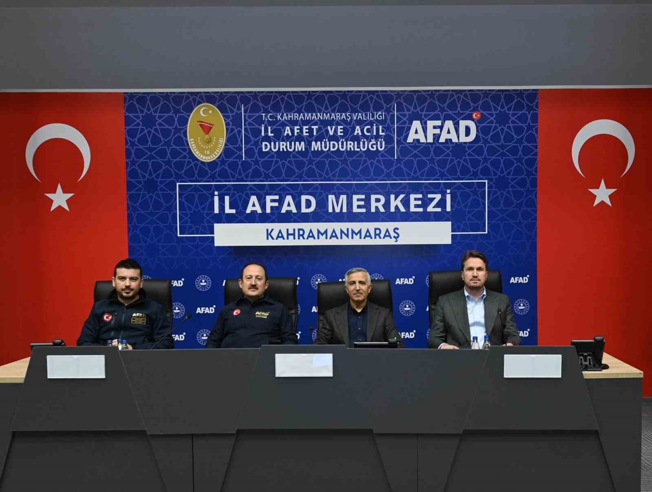 AFAD BAŞKANI ALİ HAMZA PEHLİVAN BAŞKANLIĞINDA, ŞEHİRDE YÜRÜTÜLEN AFET SONRASI ÇALIŞMALARIN...