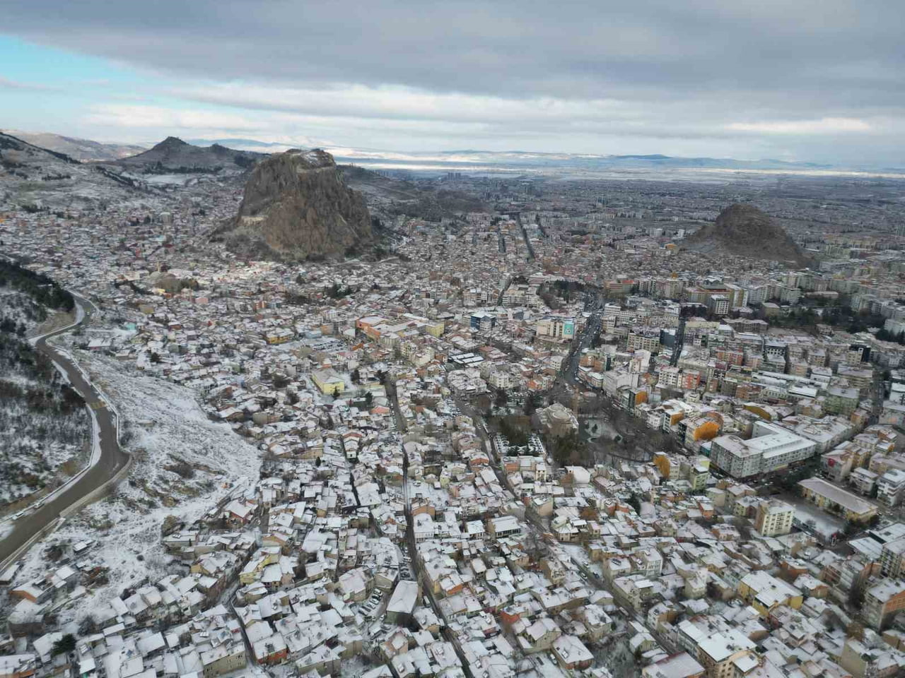 AFYONKARAHİSAR'DA DÜN AKŞAM YAĞAN KAR SONRASI HAVA SICAKLIKLARININ EKSİ 5 DERECELERE KADAR...