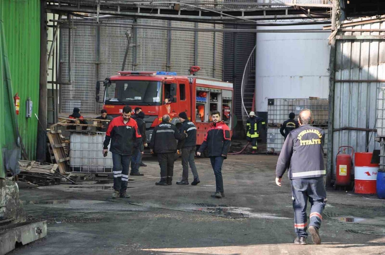 AFYONKARAHİSAR'DA GEÇTİĞİMİZ AY YANAN YAĞ FABRİKASINDA BUGÜN YİNE YANGIN ÇIKTI. YANGINDA İLK...