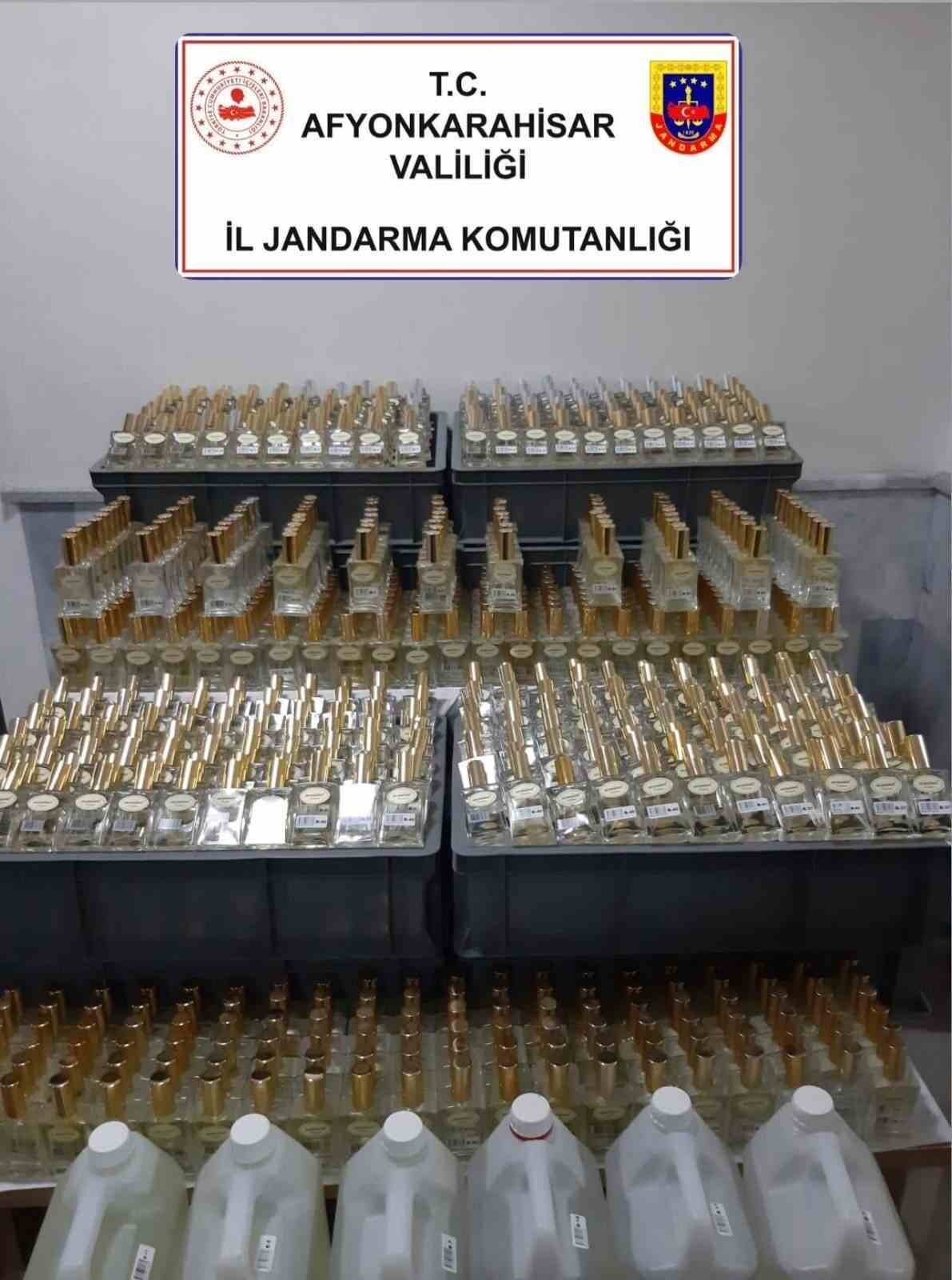 AFYONKARAHİSAR'DA JANDARMA TARAFINDAN BİR İŞ YERİNE YAPILAN BASKIN DA PİYASA DEĞERİ 1 MİLYON 200...