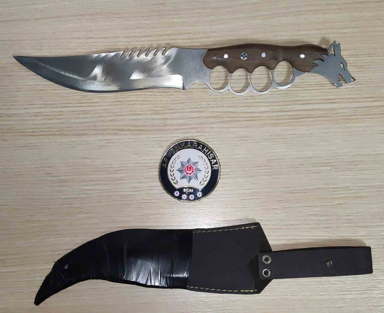 AFYONKARAHİSAR'DA POLİS TARAFINDAN SON BİR HAFTA İÇERİSİNDE GERÇEKLEŞTİRİLEN DENETİMLERDE ÇEŞİTLİ...