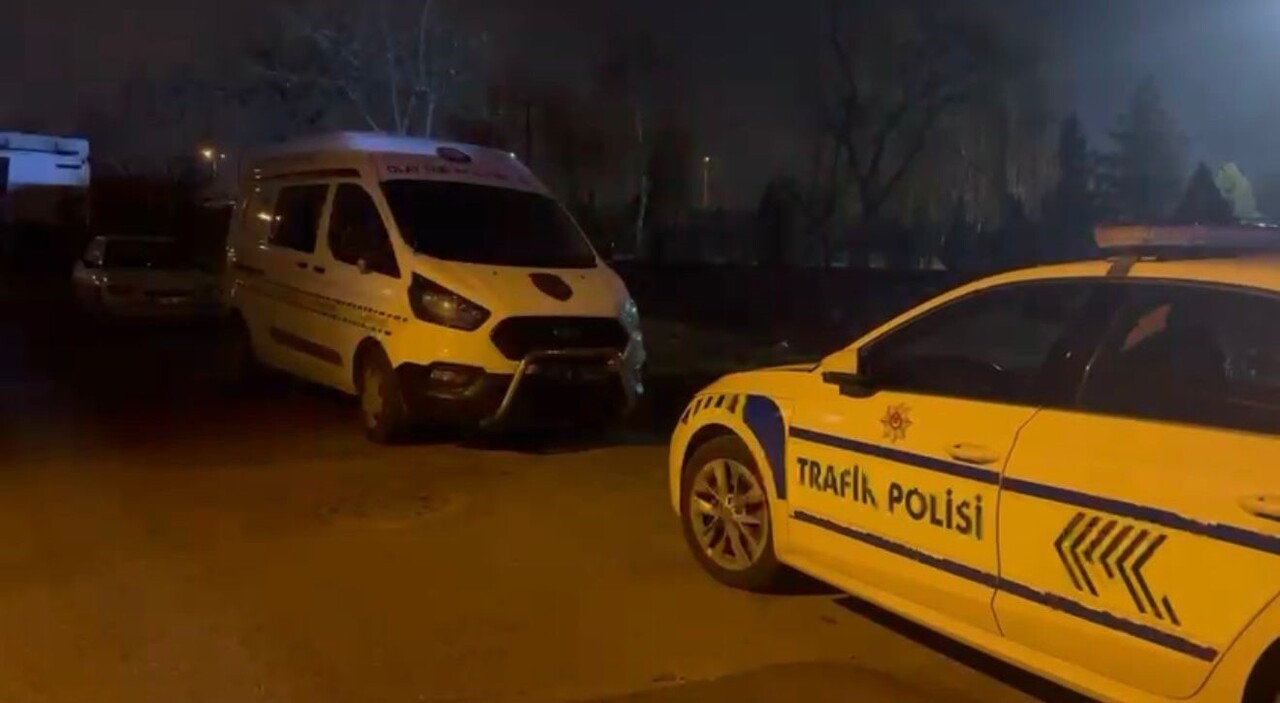 AFYONKARAHİSAR'DA RAYLARDA KARŞIDAN KARŞIYA GEÇMEYE ÇALIŞAN 16 YAŞINDAKİ ÇOCUK LOKOMOTİFİN...