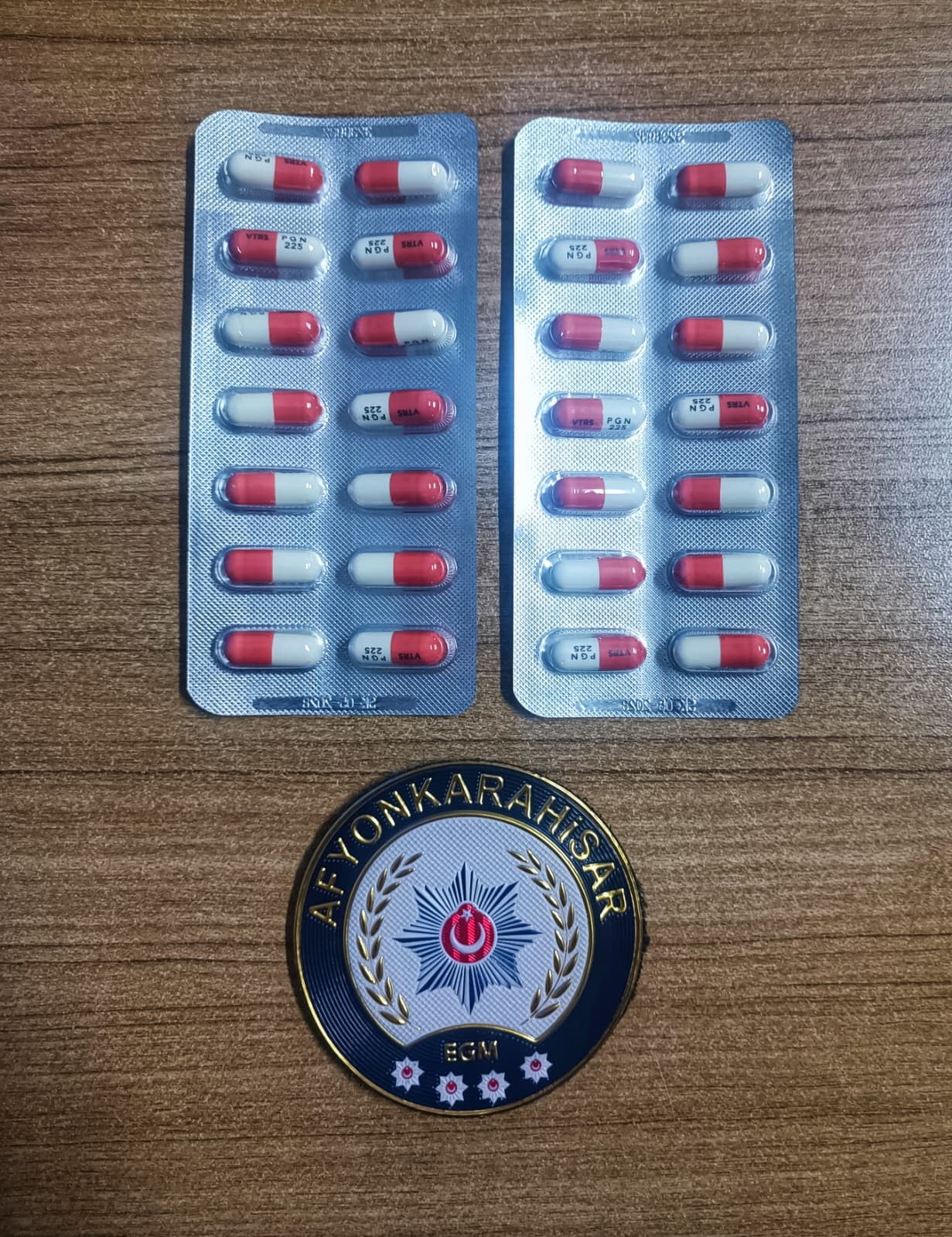 AFYONKARAHİSAR’DA POLİS TARAFINDAN YAPILAN DENETİMLERDE 7 BİN 685 KİŞİNİN KİMLİK SORGULAMASI...