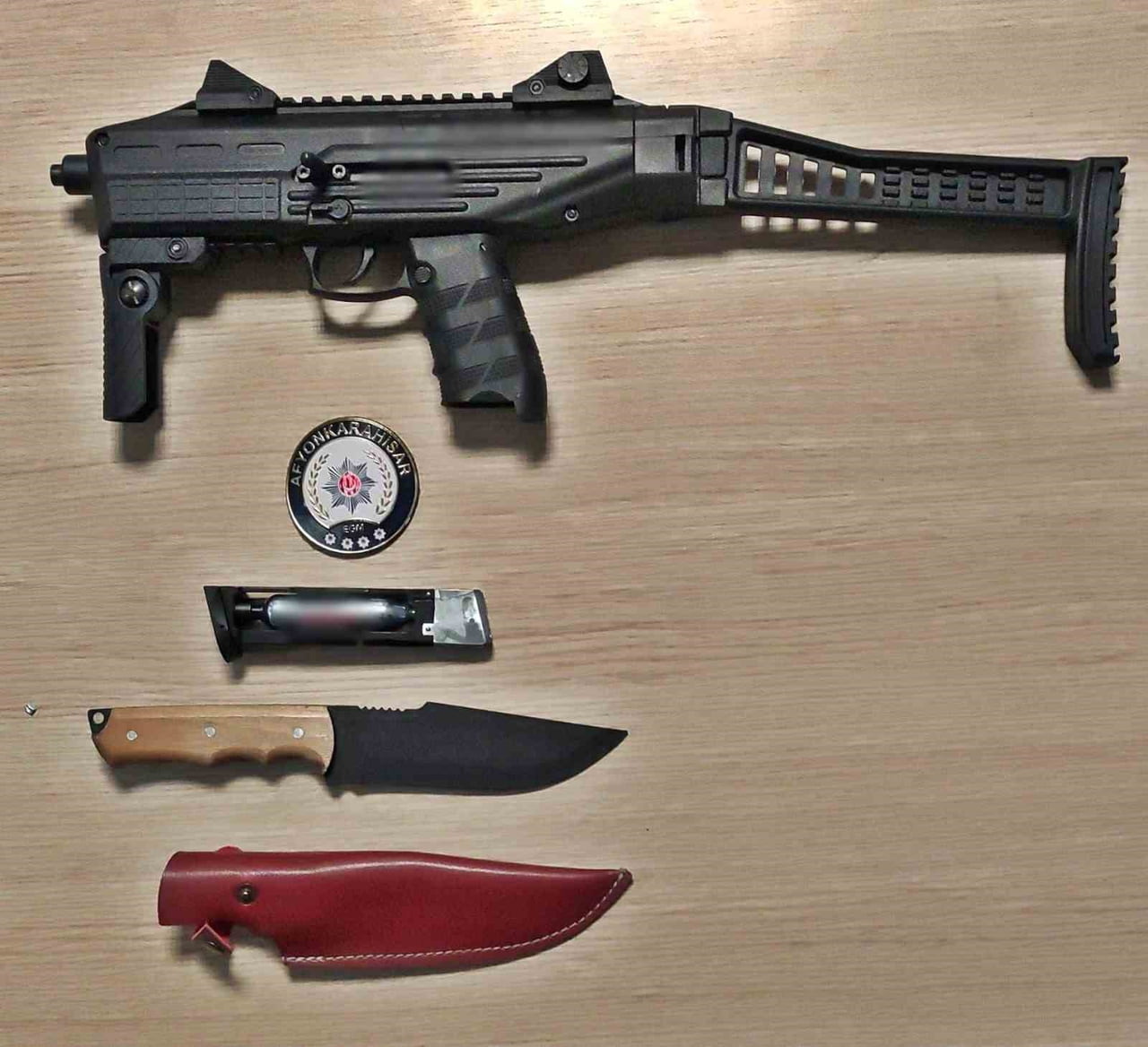 AFYONKARAHİSAR’DA YENİ YIL ÖNCESİ YAPILAN ÇALIŞMALARDA HAPİS CEZASI BULUNAN 20 KİŞİ POLİS...