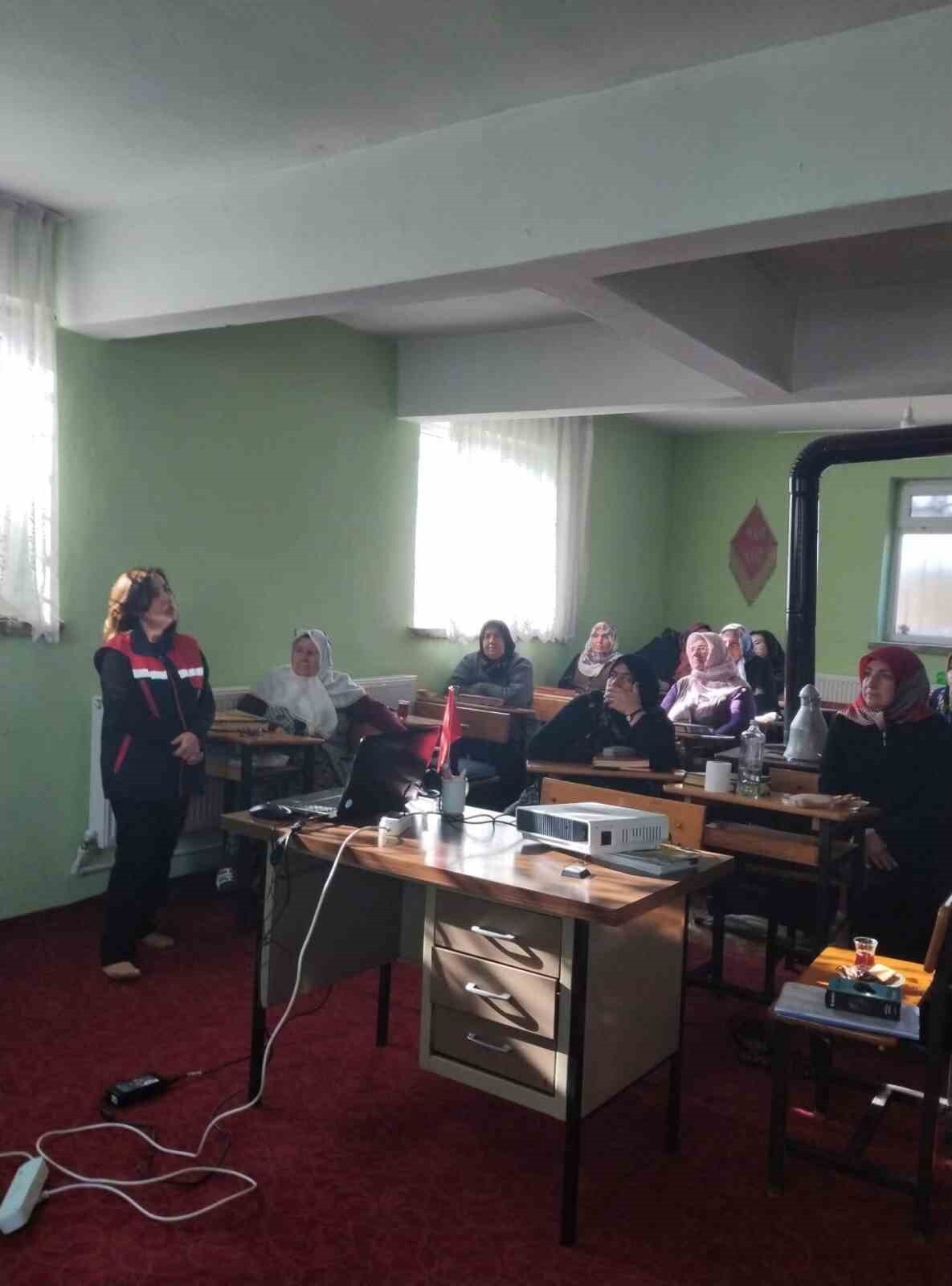 AFYONKARAHİSAR İL TARIM VE ORMAN MÜDÜRLÜĞÜ TARAFINDAN "TARIMIN İSİMSİZ KAHRAMANLARI-KADIN ÇİFTÇİ...