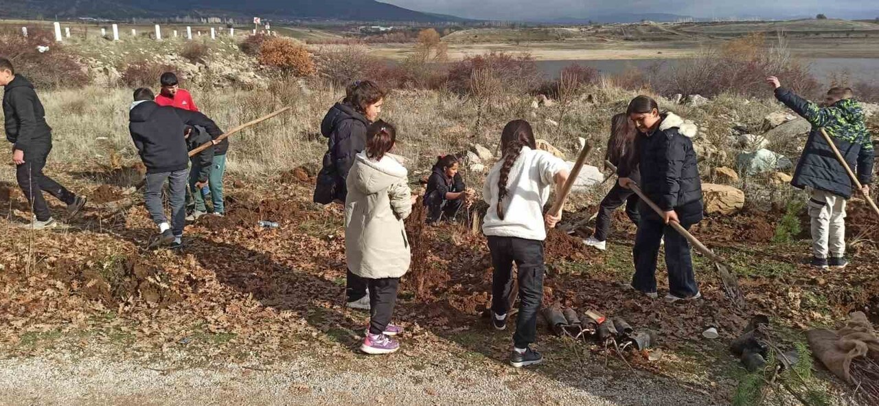 AFYONKARAHİSAR’IN SANDIKLI İLÇESİNE BAĞLI AKHARIM BELDESİNDE, ÇEVRE BİLİNCİNİ GÜÇLENDİRMEK VE...
