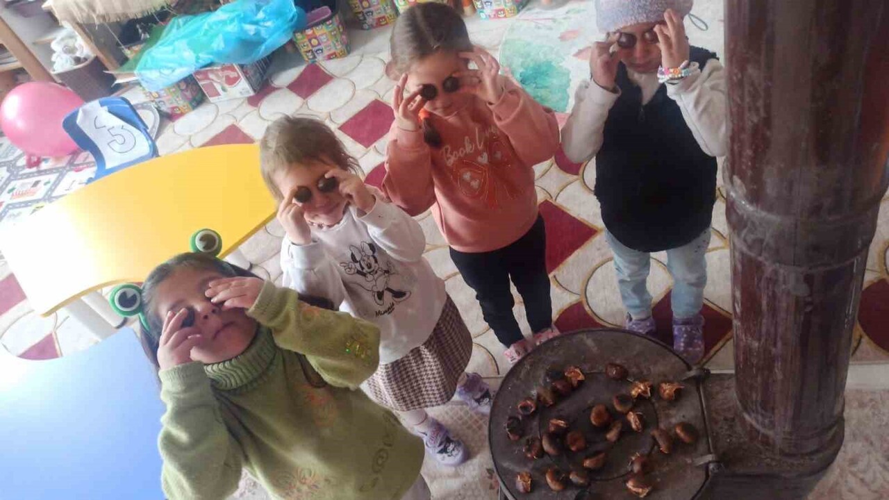 AĞRI'NIN DİYADİN İLÇESİNE BAĞLI KUŞBURNU İLKOKULU'NDA GÖREV YAPAN SINIF ÖĞRETMENİ GÜLER ATAGÜN...