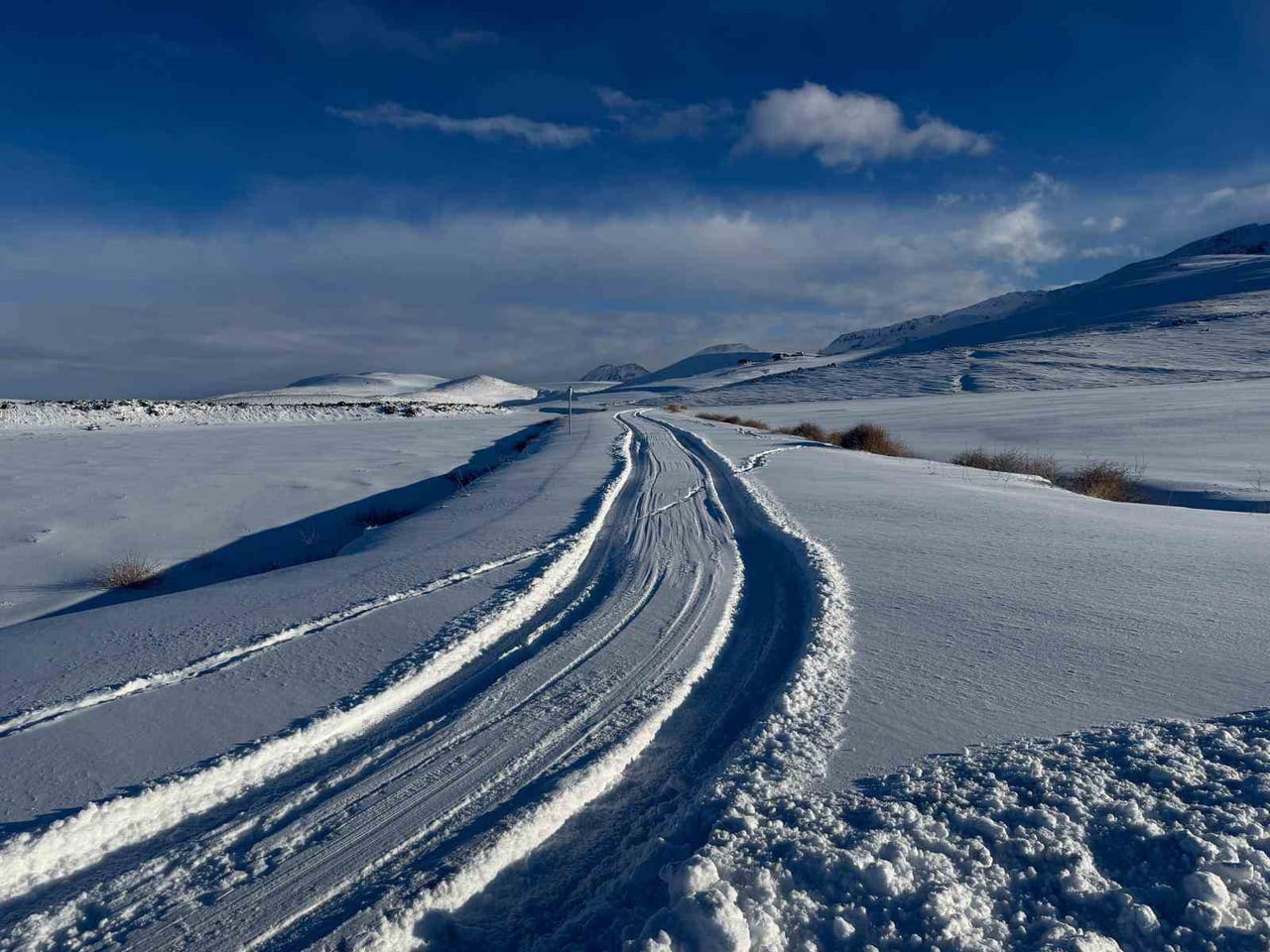 AĞRI'NIN PATNOS İLÇESİNDE ETKİLİ OLAN YOĞUN KAR YAĞIŞI, ÖZELLİKLE KIRSAL BÖLGELERDE HAYATI OLUMSUZ...