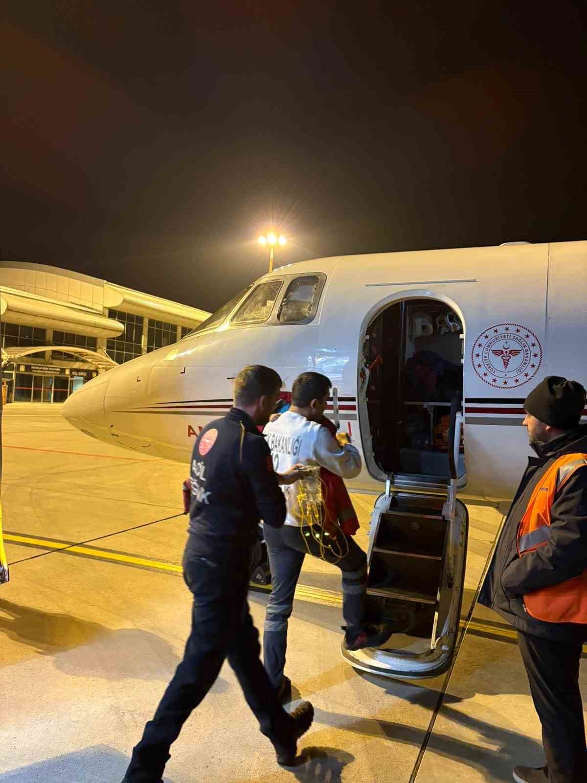 AĞRI’DA KARACİĞER YETMEZLİĞİ GELİŞEN ÇOCUK UÇAK AMBULANSLA ANKARA’YA SEVK EDİLDİ